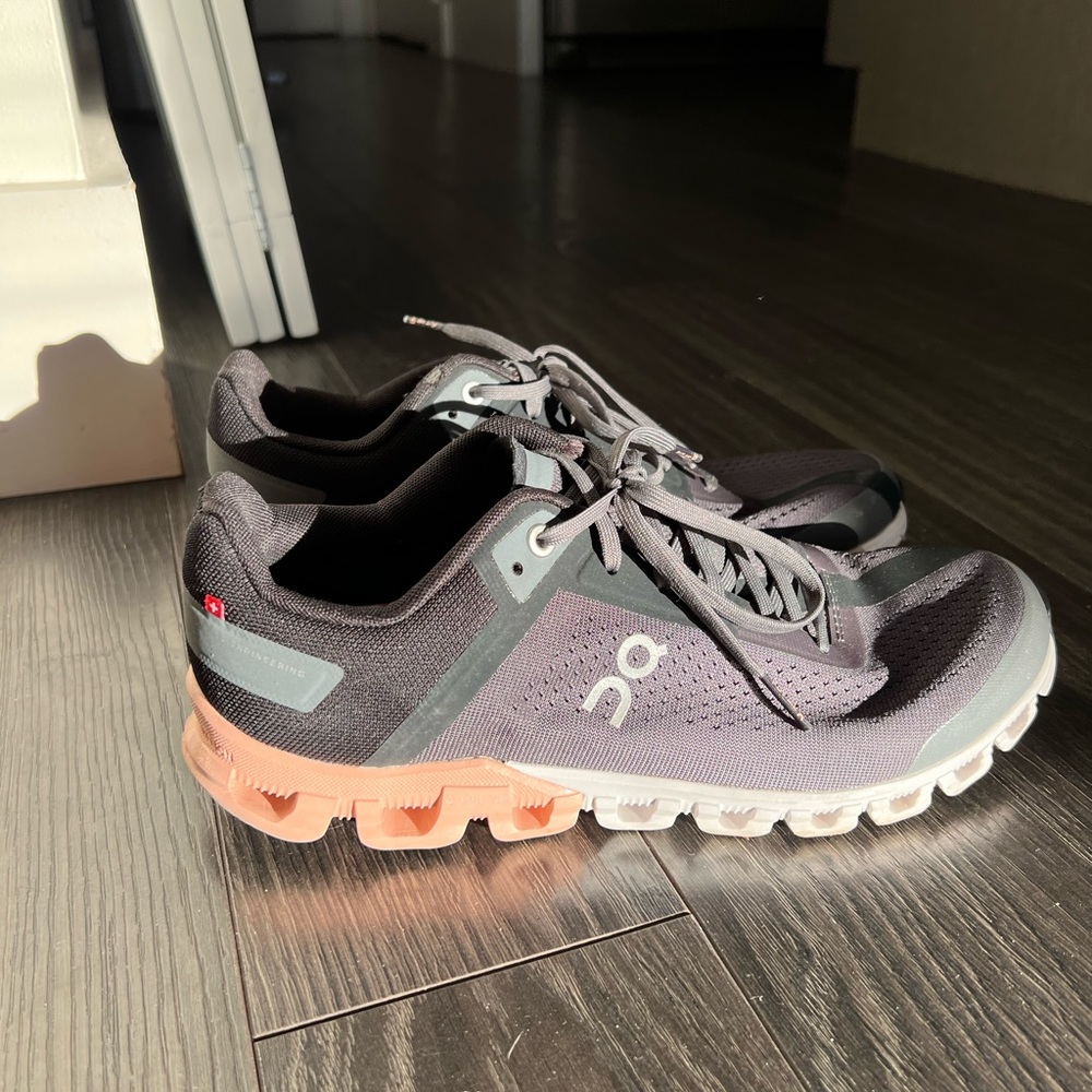 On Cloud Sneakers Size 9